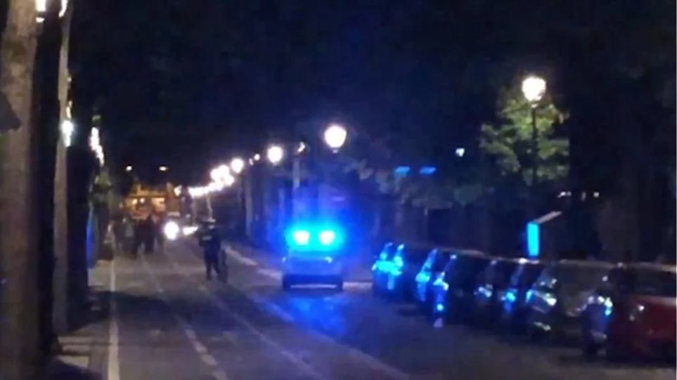 Συναγερμός ξανά στο Παρίσι: Άνδρας με ψαλίδι επιτέθηκε σε περαστικούς